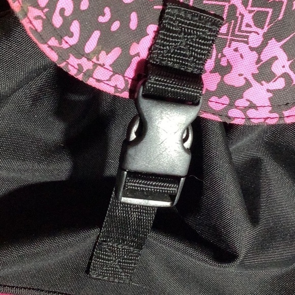 Justice - Soccer drawstring backpack - zipper front pouch - pink black & glitter - Picture 4 of 9